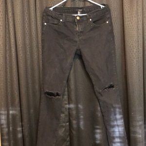 Forever 21 black ripped jeans